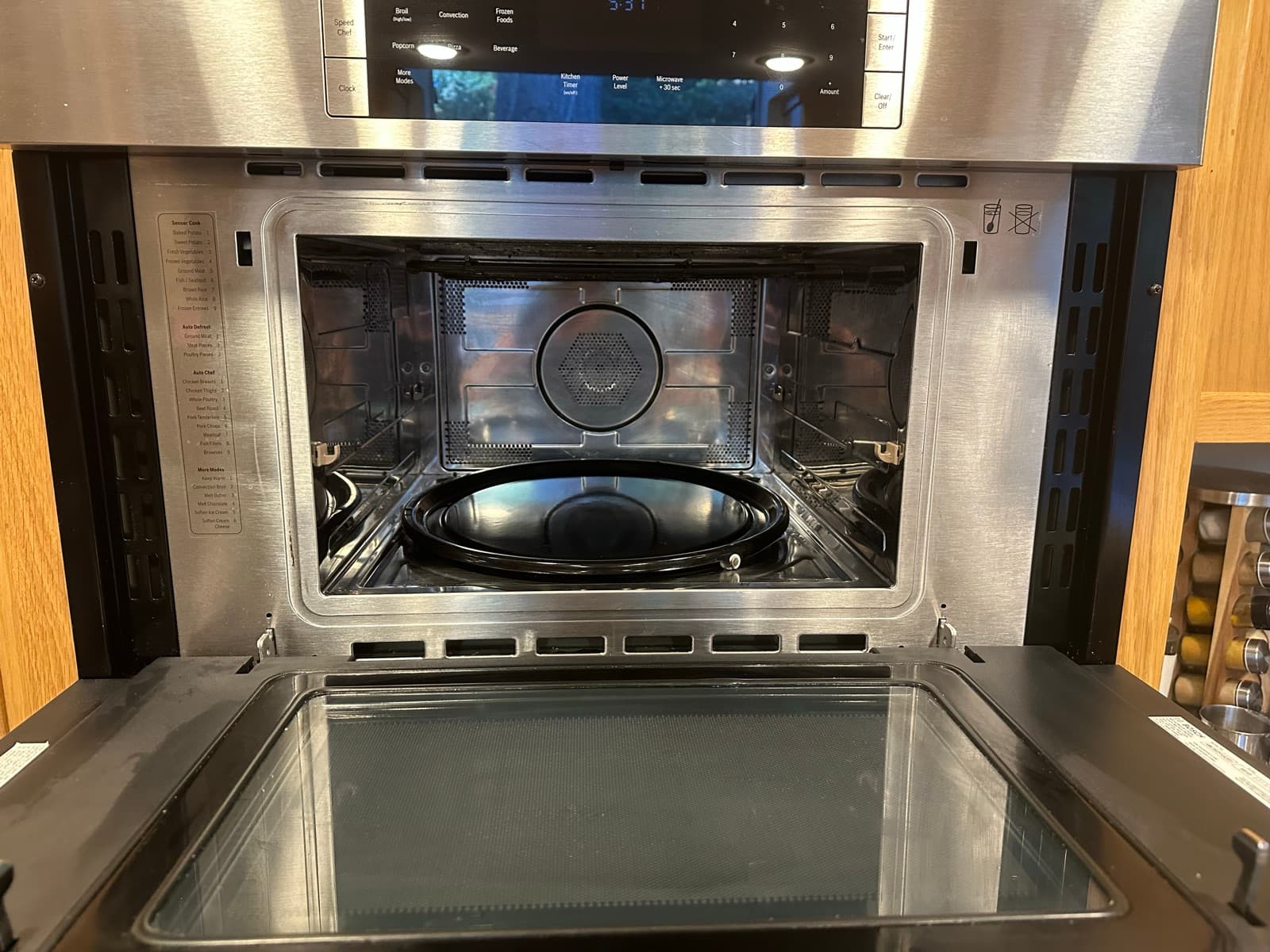 Home Cleaning in Bellevue, WA — Kitchen after cleaning: Cavity degreased, glass crystal-clear